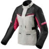 Giacca Moto Da Donna In Tessuto Touring Rev'it OUTBACK 3 LADIES Silver Fucsia 1 Giacca Moto Da Donna In Tessuto Touring Rev'it OUTBACK 3 LADIES Silver Fucsia -Vendite Rev'it! giacca moto da donna in tessuto touring revit outback 3 ladies silver fucsia 140649 zoom