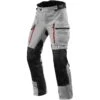 Pantaloni Moto Touring Rev'it SAND 4 H2O Argento Nero ACCORCIATI -Vendite Rev'it! pantaloni moto touring revit sand 4 h2o argento nero accorciati 129590 zoom